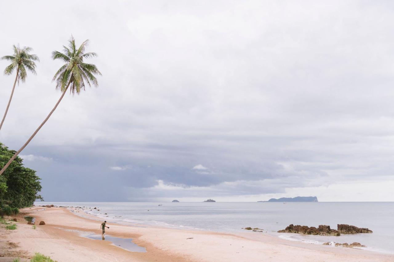 Ban Saithong Beach Resort Bang Saphan Noi Eksteriør bilde